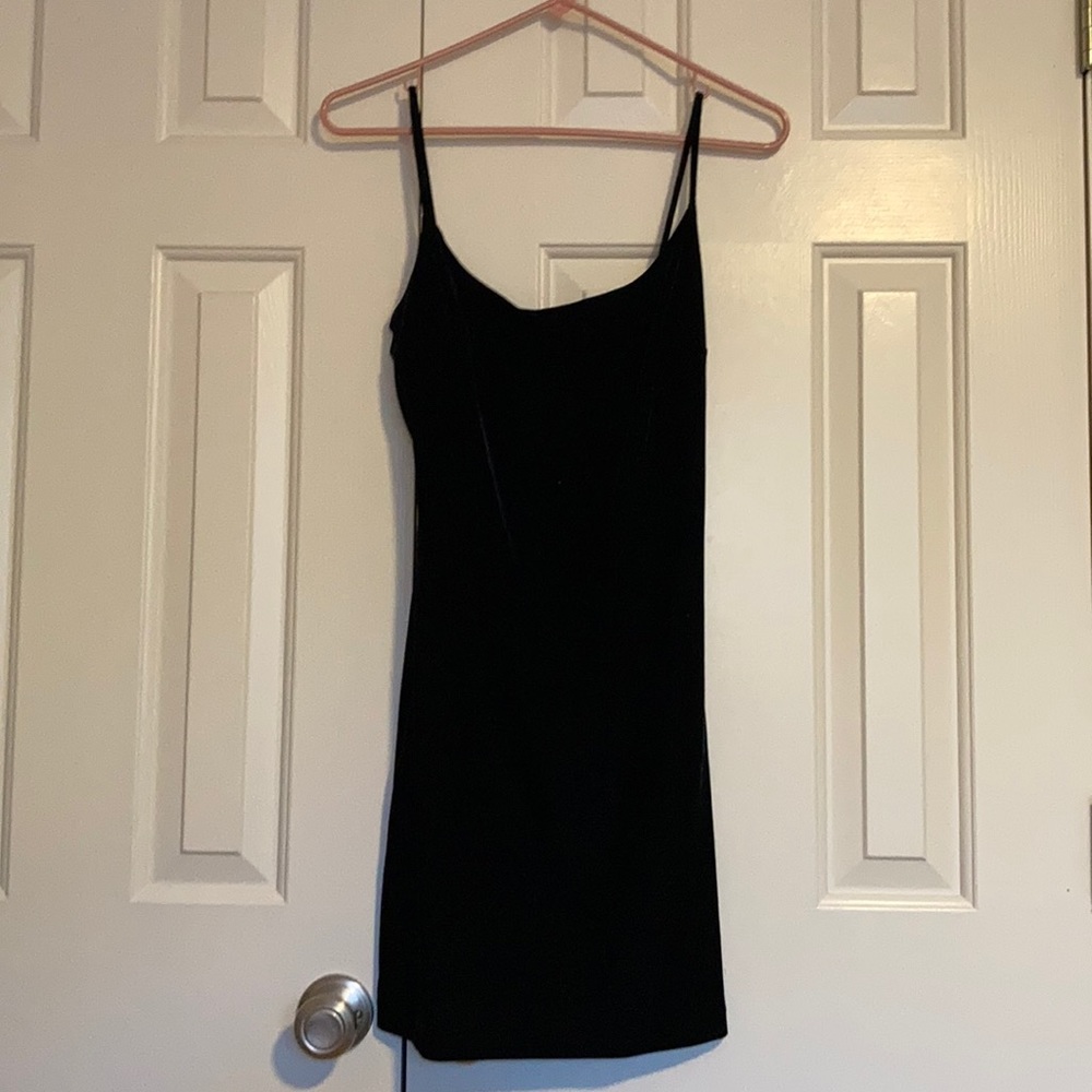 Gorgeous black velvet mini dress 🔥🔥🔥
